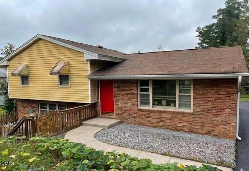 2201 Valiant St, Raleigh, NC 27610