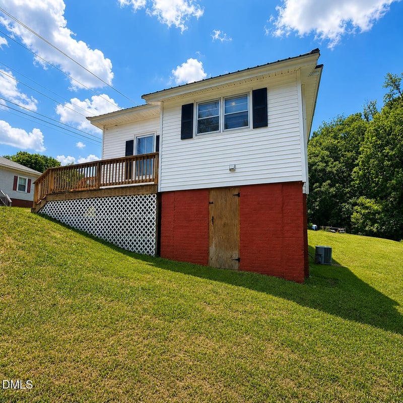221 Lake Dr, Roxboro, NC 27573