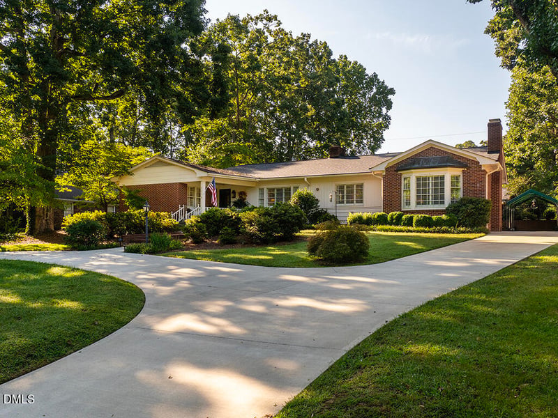 2216 Canterbury Dr, Burlington, NC 27215