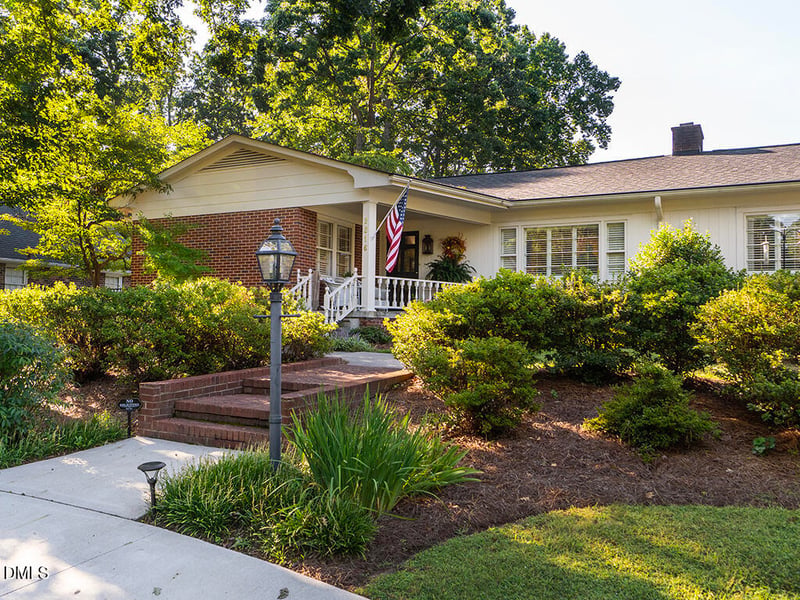 2216 Canterbury Dr, Burlington, NC 27215