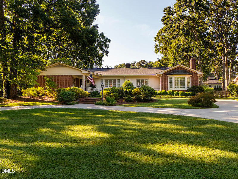 2216 Canterbury Dr, Burlington, NC 27215