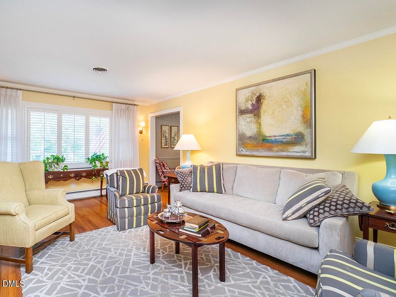 2216 Canterbury Dr, Burlington, NC 27215
