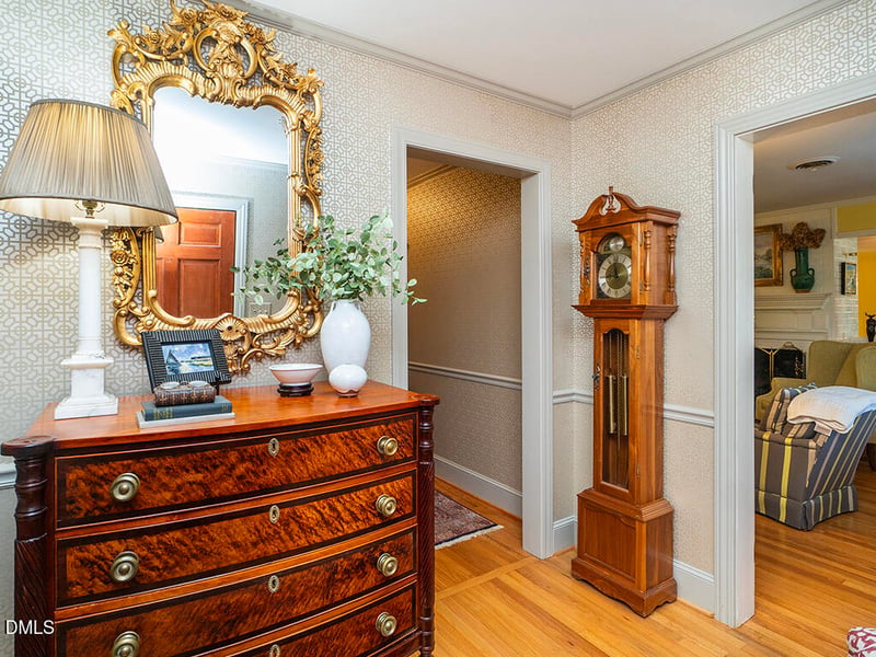 2216 Canterbury Dr, Burlington, NC 27215