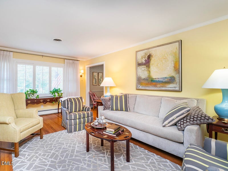 2216 Canterbury Dr, Burlington, NC 27215