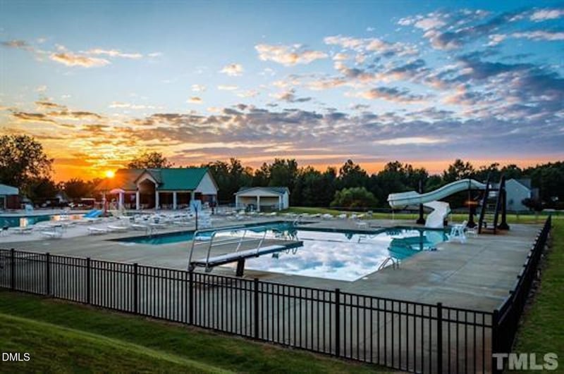 222 Cloverleaf Ct, Clayton, NC 27527