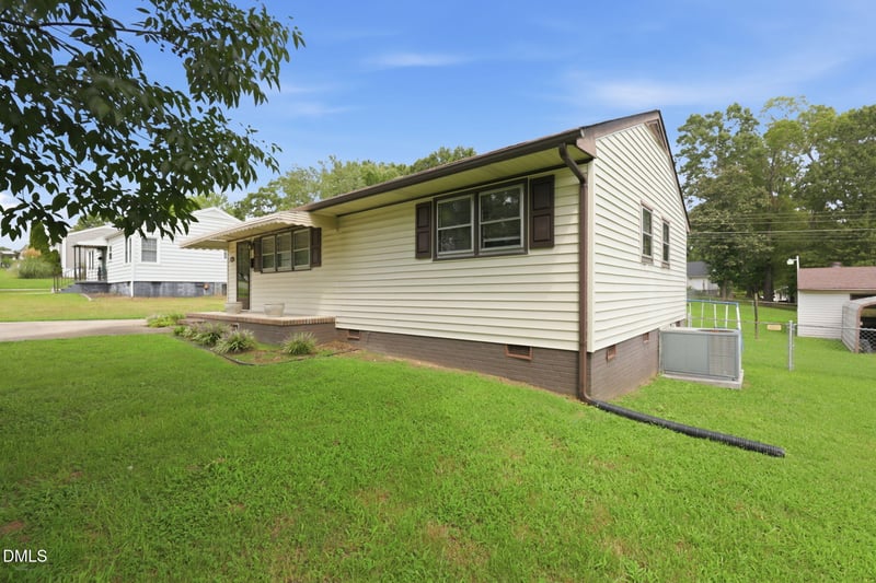2220 Mckinney St, Burlington, NC 27217