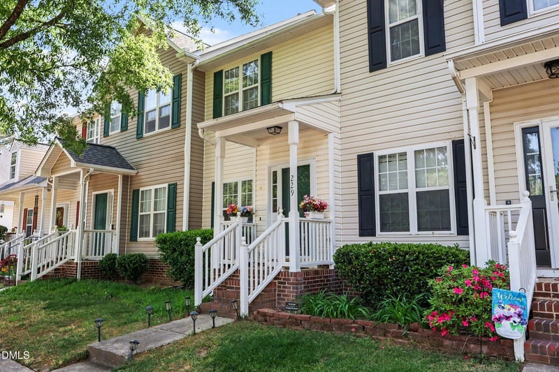 229 Commons Dr, Holly Springs, NC 27540