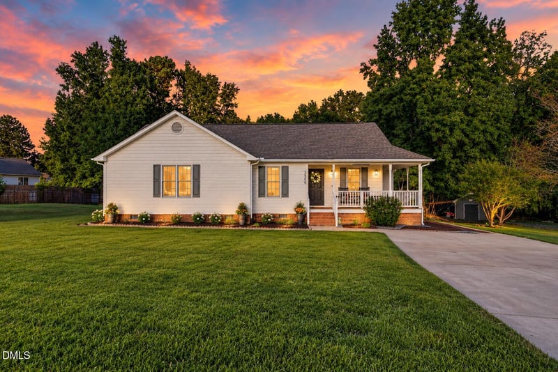 2300 Stoneborough Ct, Fuquay Varina, NC 27526