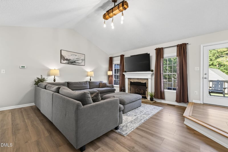 2300 Stoneborough Ct, Fuquay Varina, NC 27526