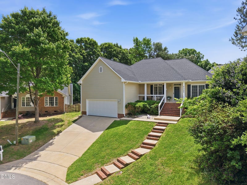 2305 Bolingbrook Ln, Raleigh, NC 27613