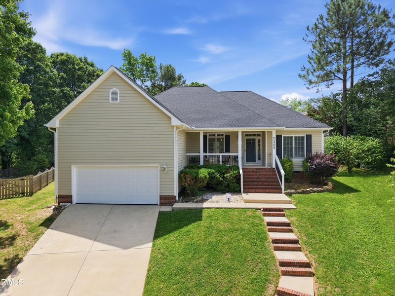2305 Bolingbrook Ln, Raleigh, NC 27613
