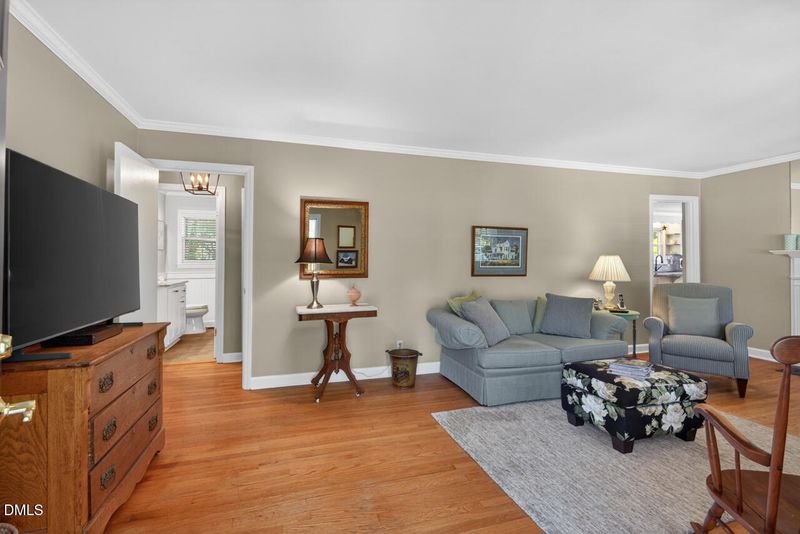 2307 W Carver St, Durham, NC 27705