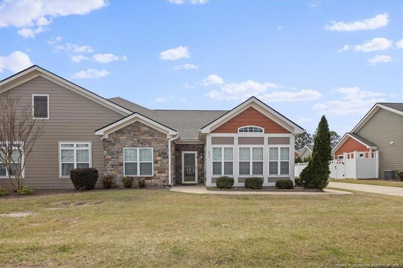 231 Nandina Ct, Fayetteville, NC 28311