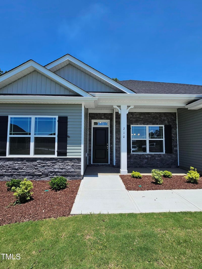 231 River Chapel Dr, Fuquay Varina, NC 27526