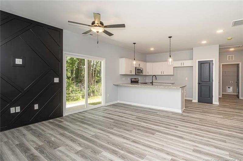 237 Windsor Dr, Fayetteville, NC 28301