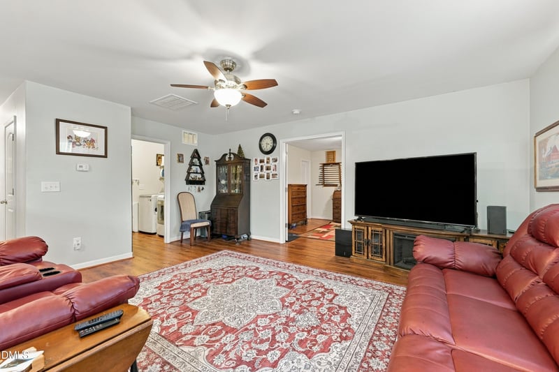 239 Thistle Downs Dr, Burlington, NC 27215