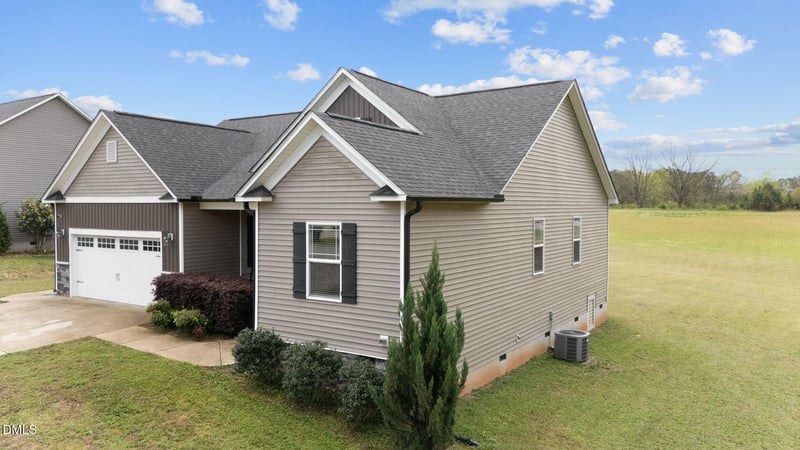 24 Carolina Landing Dr, Zebulon, NC 27597