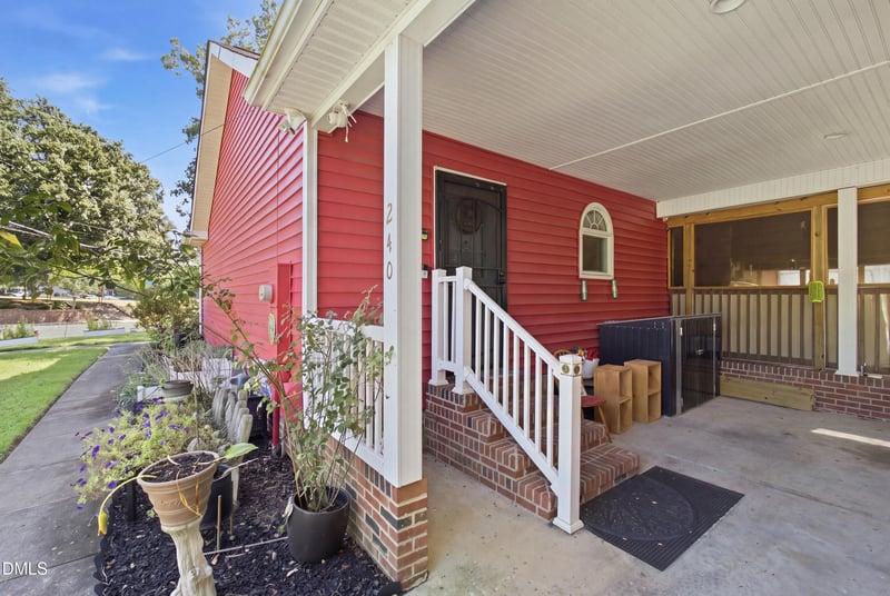 240 Silver Lake Dr, Burlington, NC 27215
