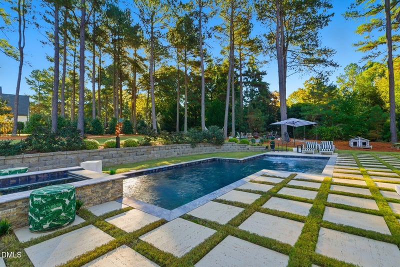 2424 Heartley Dr, Raleigh, NC 27615