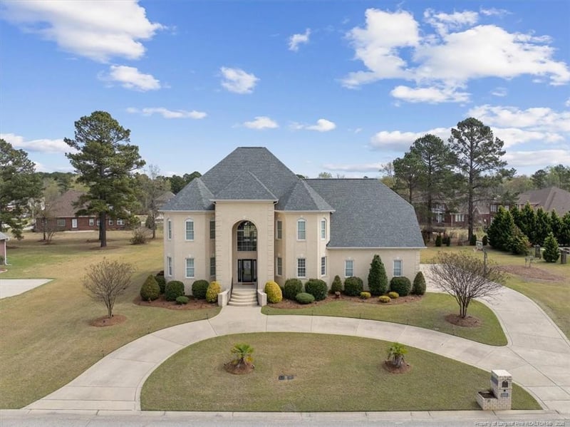 245 Stoneleigh Dr, Fayetteville, NC 28311