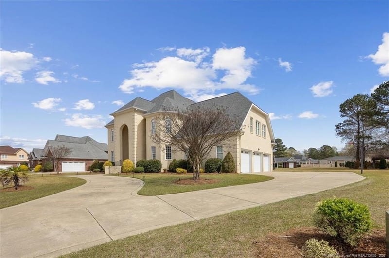 245 Stoneleigh Dr, Fayetteville, NC 28311