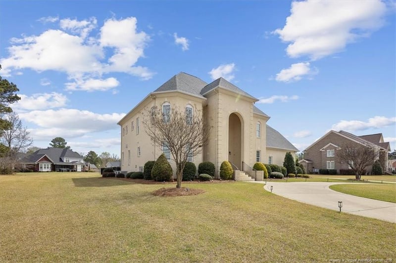 245 Stoneleigh Dr, Fayetteville, NC 28311