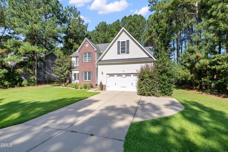 2458 Valley Dr, Clayton, NC 27520