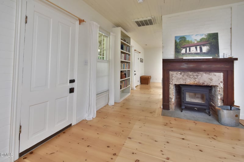 2487 Glencoe St, Burlington, NC 27217