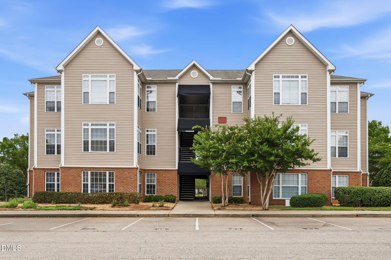 2501 Huntscroft Ln #100, Raleigh, NC 27617