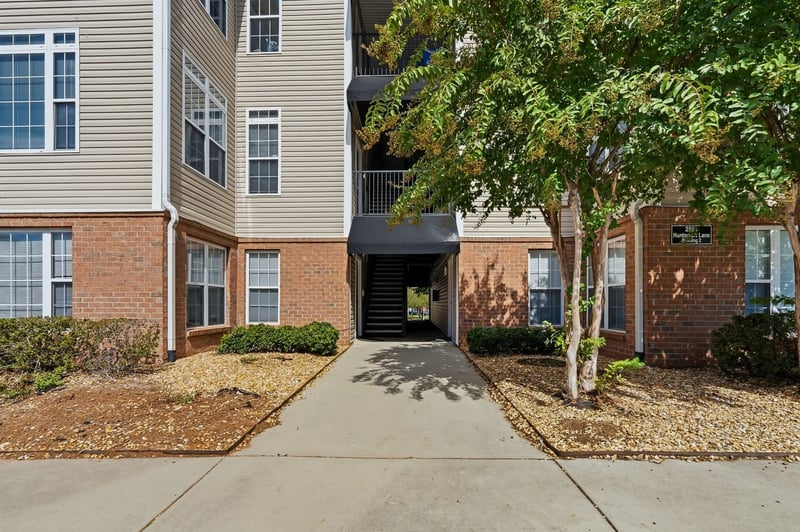 2501 Huntscroft Ln #300, Raleigh, NC 27617