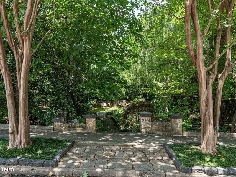 2501 Kenmore Dr, Raleigh, NC 27608
