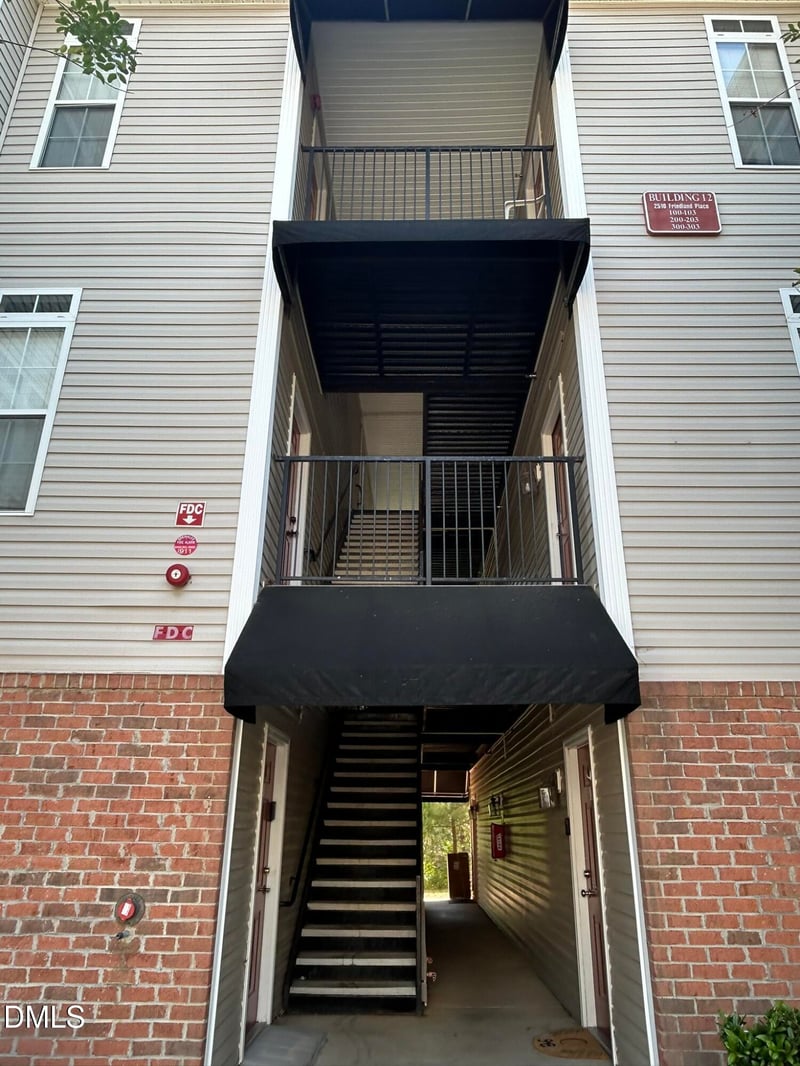 2510 Friedland Pl #102, Raleigh, NC 27617