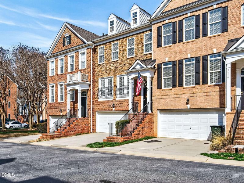 2512 Blooming St, Raleigh, NC 27612
