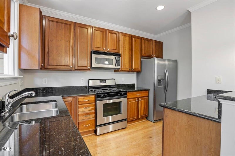 252 Ashton Hall Ln, Raleigh, NC 27609