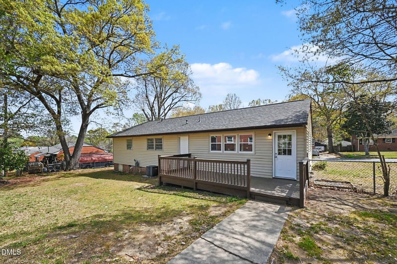 2526 Hyde St, Burlington, NC 27217