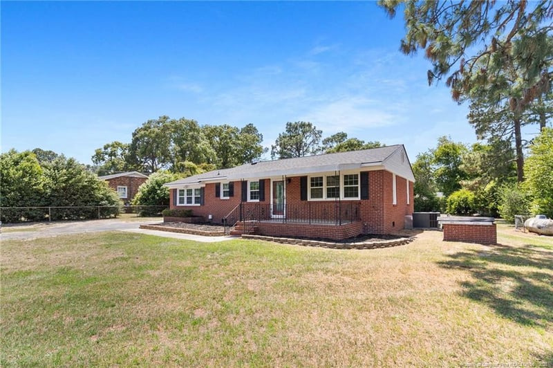 2546 Bel Aire St, Fayetteville, NC 28306