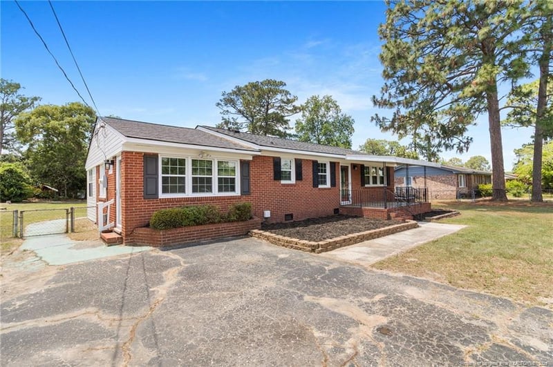 2546 Bel Aire St, Fayetteville, NC 28306
