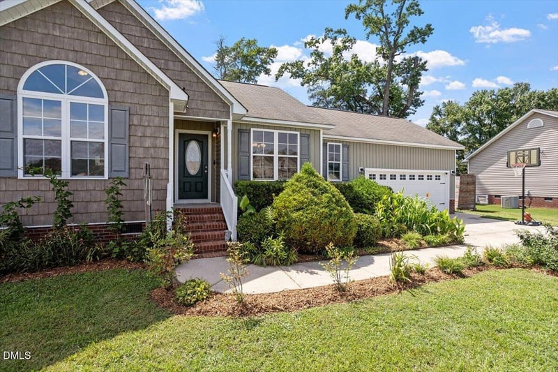 258 Country Day Cir, Selma, NC 27576