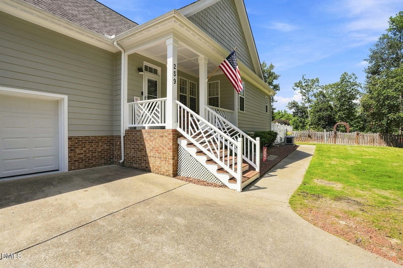259 Vanstore Dr, Fuquay Varina, NC 27526