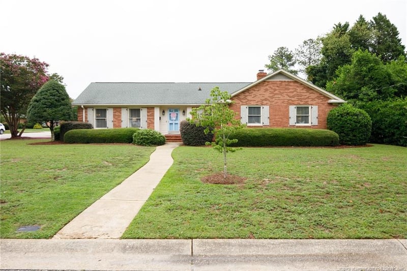 2630 Mirror Lake Dr, Fayetteville, NC 28303