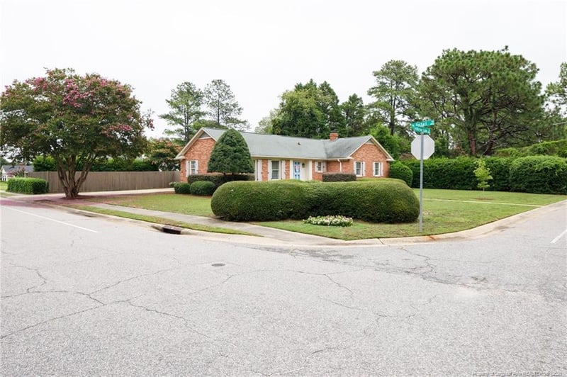 2630 Mirror Lake Dr, Fayetteville, NC 28303