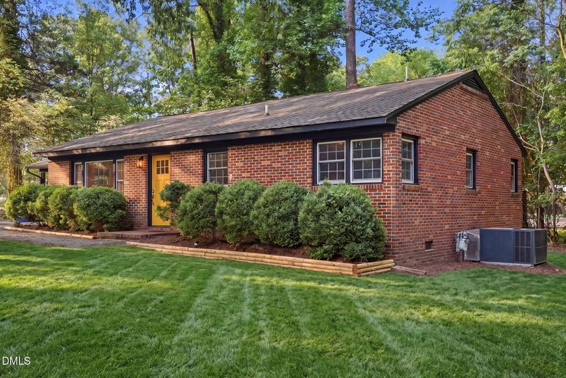 27 S Circle Dr, Chapel Hill, NC 27516