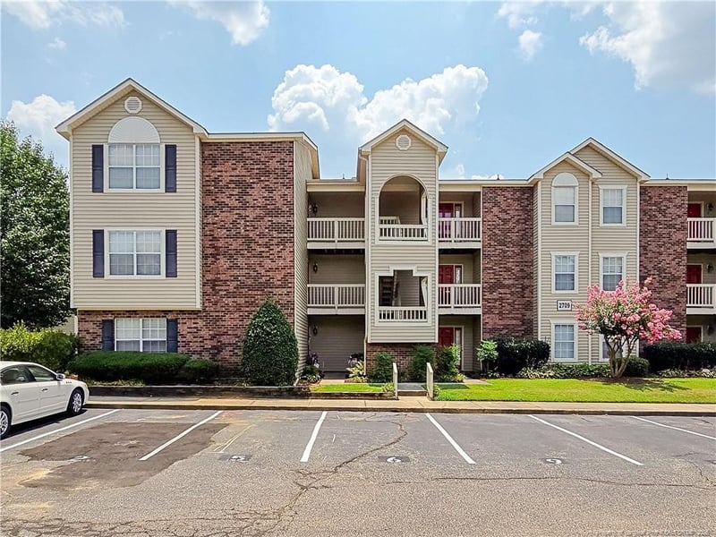 2709 Preston Woods Ln #6, Fayetteville, NC 28304
