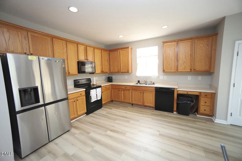 2718 Summer Stream Dr, Raleigh, NC 27610