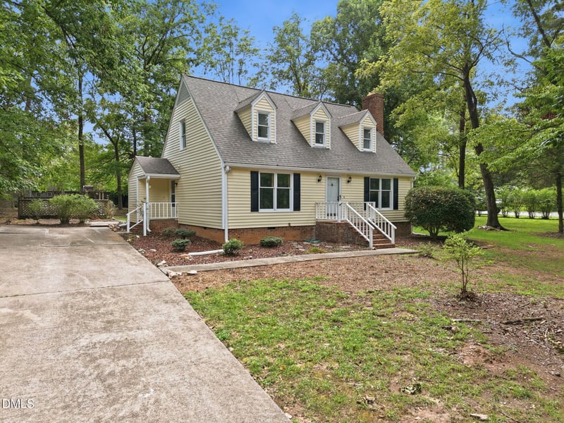 2725 Panther Dr, Raleigh, NC 27603