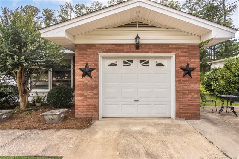 2735 Millbrook Rd, Fayetteville, NC 28303