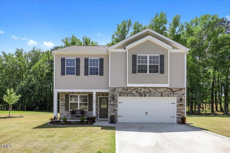 276 Eason Farm Dr, Zebulon, NC 27597