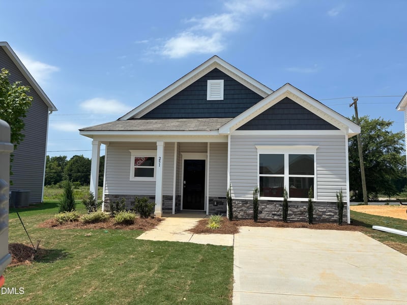 279 Courtside Dr, Dunn, NC 28334