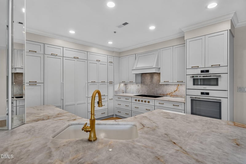 2801 Glenwood Gardens Ln #203, Raleigh, NC 27608