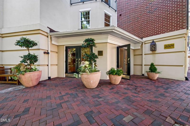2801 Glenwood Gardens Ln #203, Raleigh, NC 27608